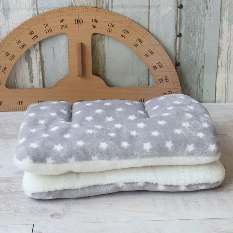 Premium Flannel Pet Blanket - Ultra Soft & Warm Mat