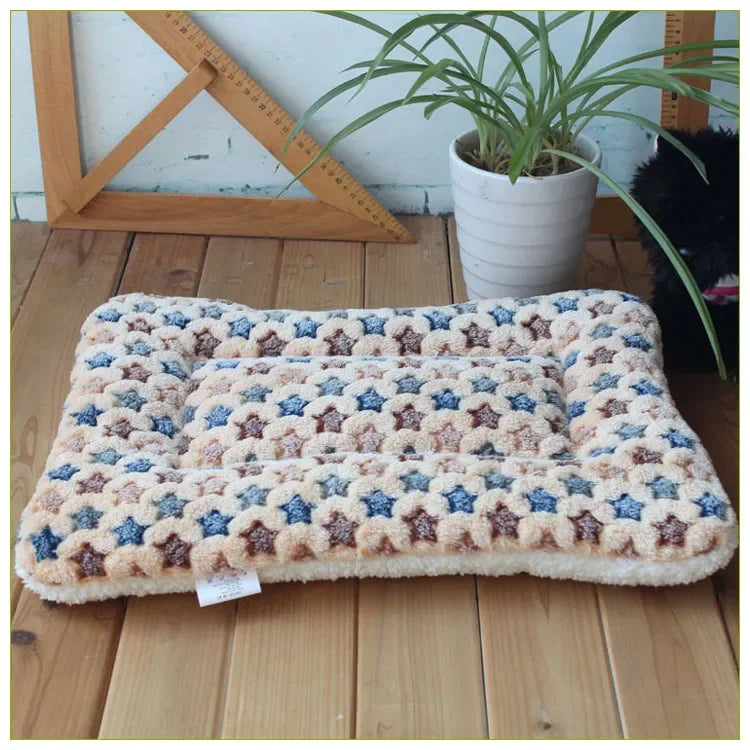 Premium Flannel Pet Blanket - Ultra Soft & Warm Mat